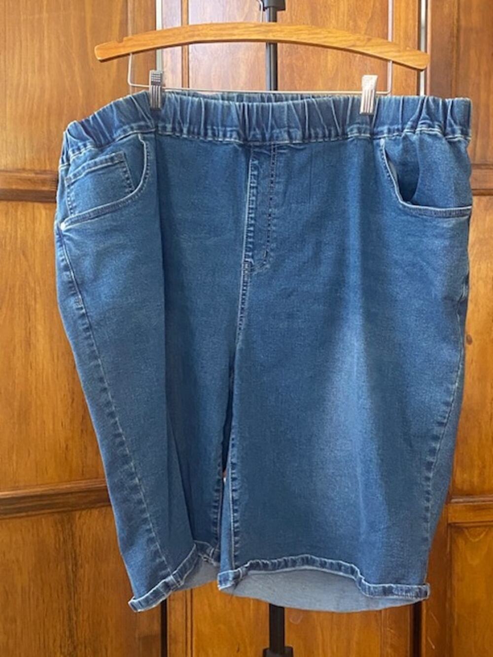 BloomChic Womens Pull-On Denim Bermuda Shorts Blue Stretch Elastic Waist Size 28